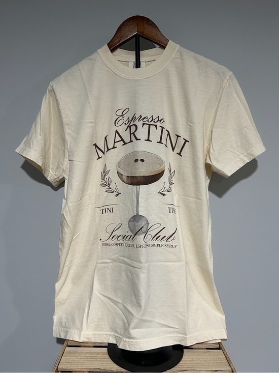 Tops - NWOT Unisex Espresso Martini Social Club Graphic Tee - Cream